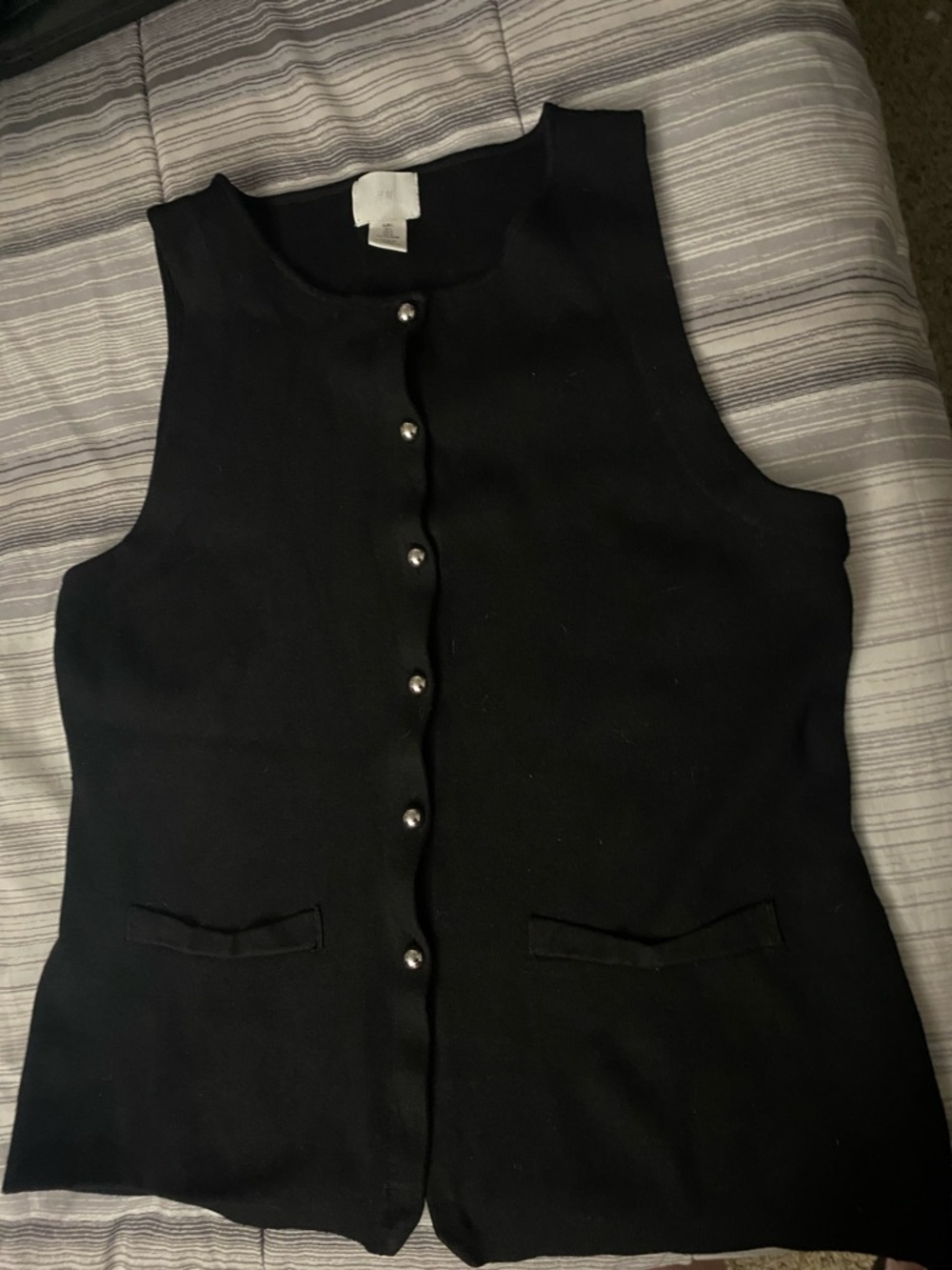 Womens Large Pre-Owned Black Sleeveless Button-Front Knit Vest